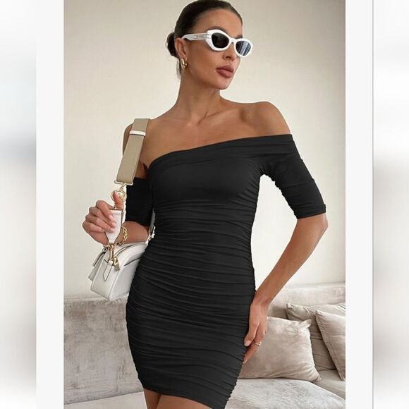 Black evening dress - Picture 1 of 3